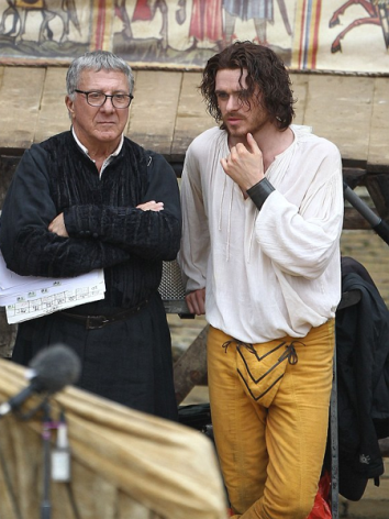 Dustin Hoffman e Richard Madden sul set di Medici: Masters of Florence